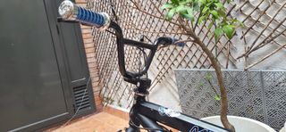 BMX negra con pegs