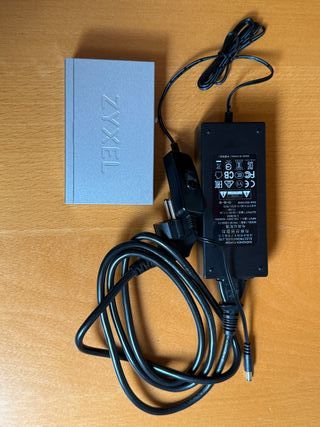 Switch ZYXELL GS1005HP 1+4 puertos 1GbE PoE+
