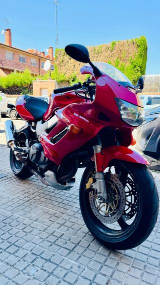 Honda VTR 1000 F roja
