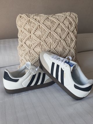 Zapatillas blancas y negras NUEVAS nº40