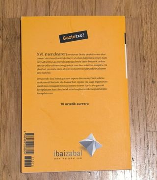 Izaroko altxorra (Gaztetxo!) (Basque Edition)