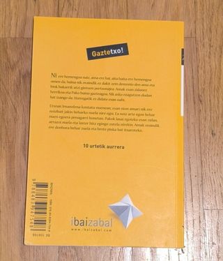 Izaroko altxorra (Gaztetxo!) (Basque Edition)