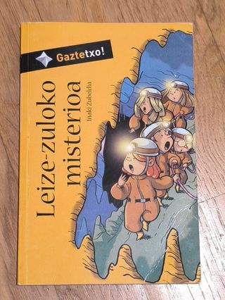 Izaroko altxorra (Gaztetxo!) (Basque Edition)