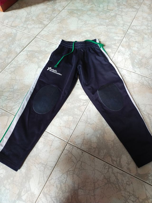 Pantalón deportivo escolar