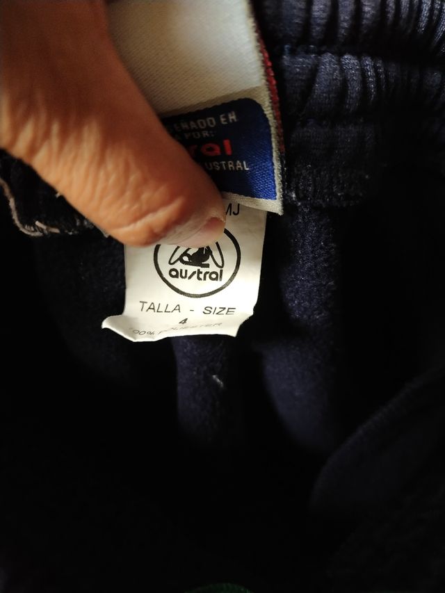 Pantalón deportivo escolar