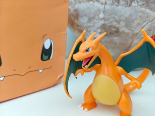 Figura Charizard Pokémon 10cm
