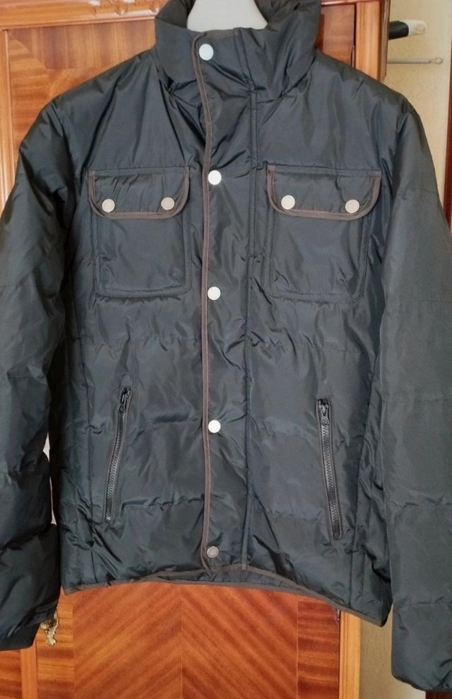 Cazadora acolchada negra - Talla L. NUEVA.