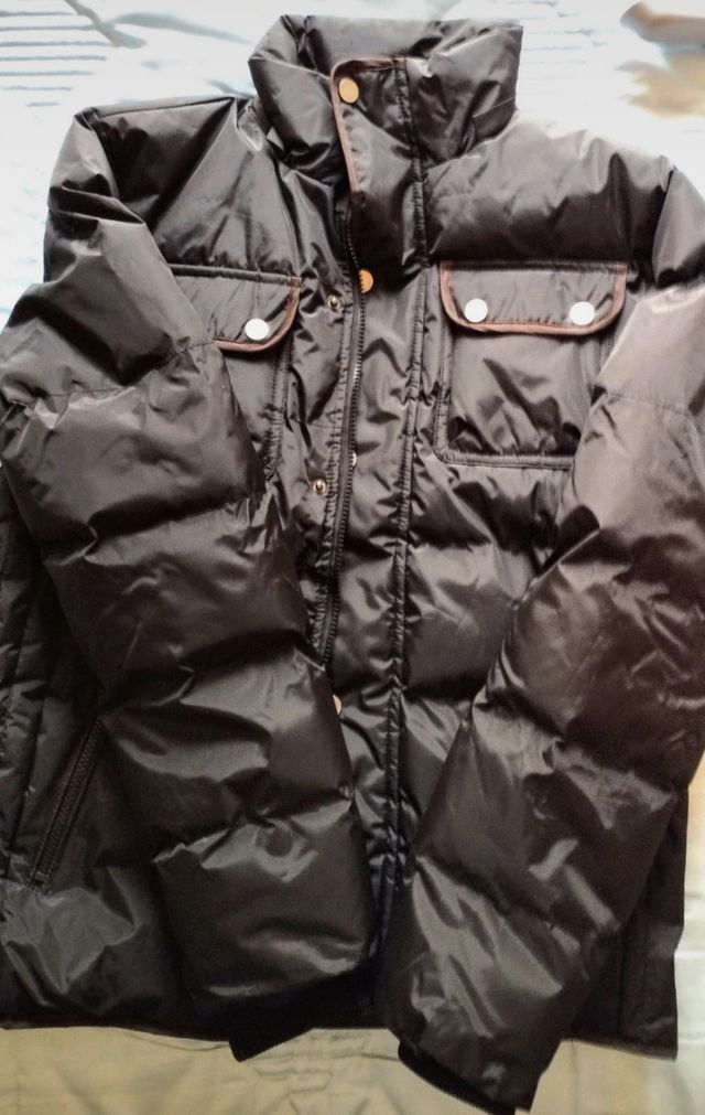 Cazadora acolchada negra - Talla L. NUEVA.