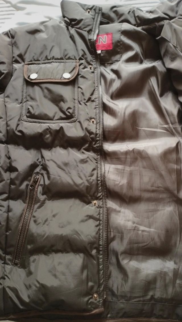 Cazadora acolchada negra - Talla L. NUEVA.