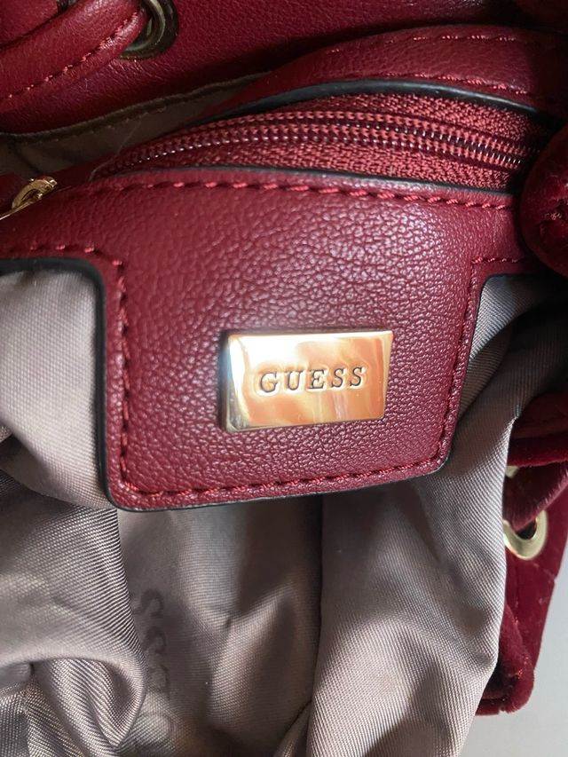 Mochila pequeña Guess granate