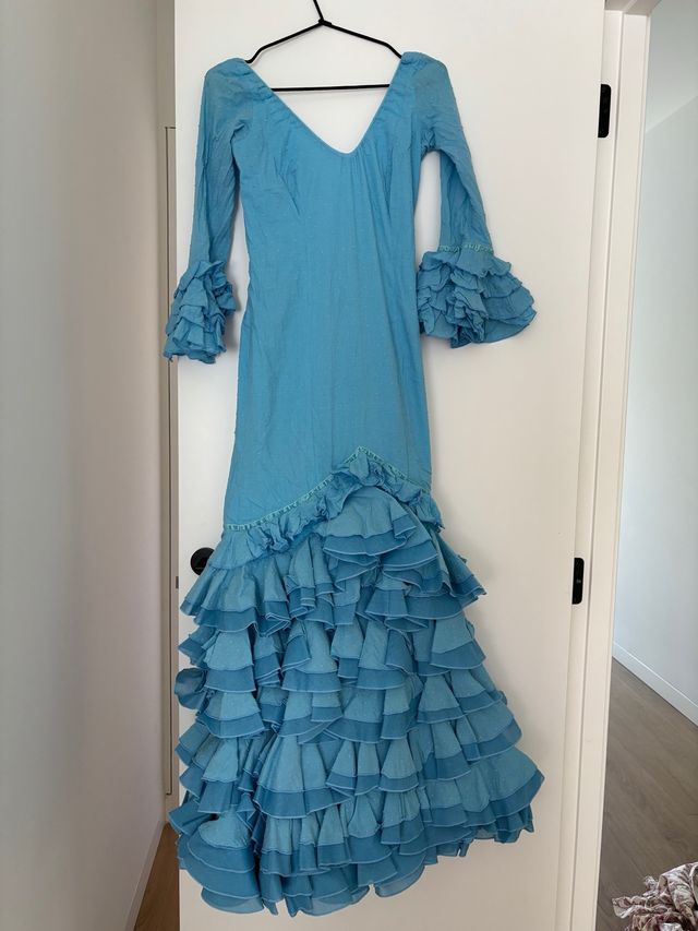 Traje de sevillanas azul