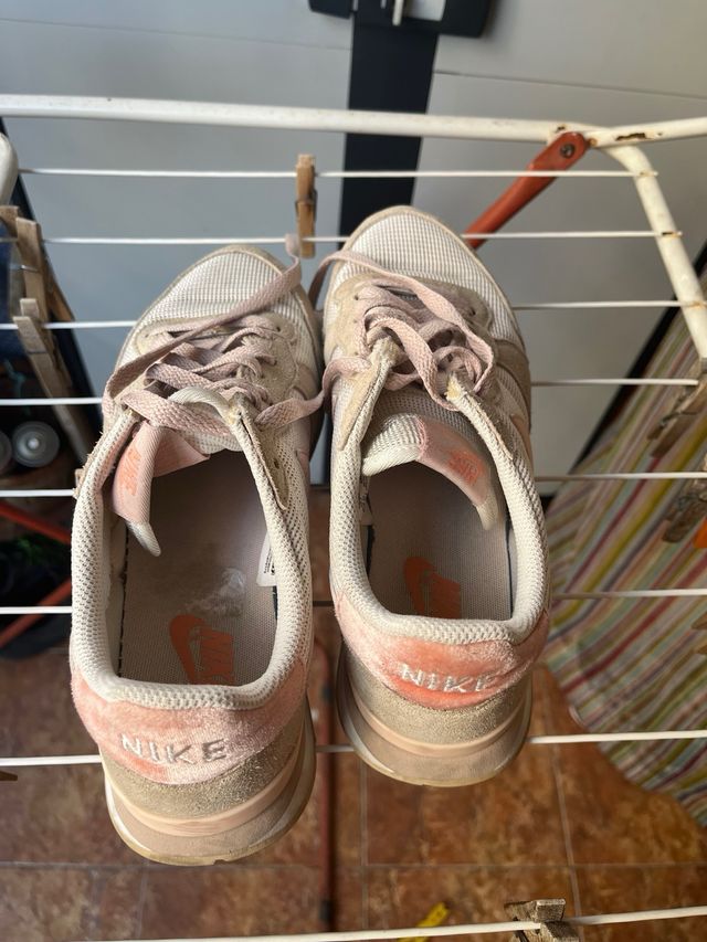 Zapatillas Nike Internationalist beige/rosa