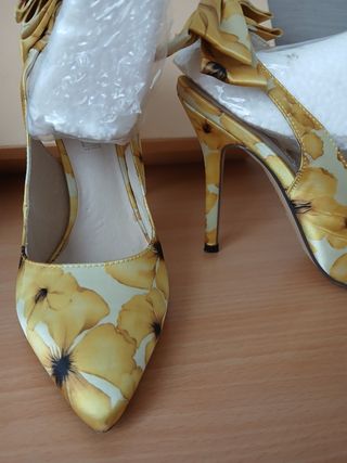 Zapatos Menbur amarillos tacón 37