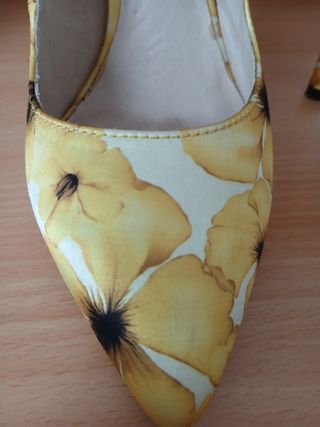 Zapatos Menbur amarillos tacón 37