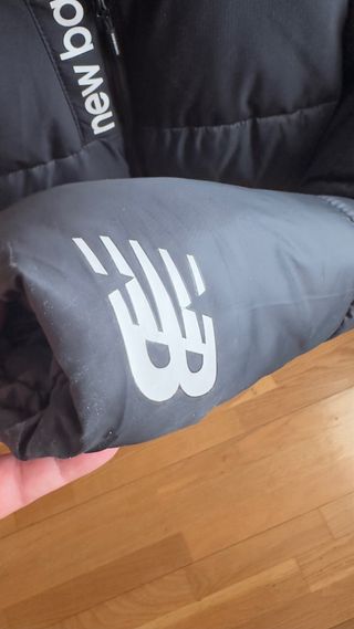 Cazadora New Balance negra - Talla S