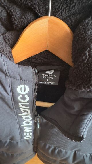 Cazadora New Balance negra - Talla S
