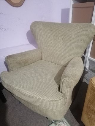 Sillón beige de tela