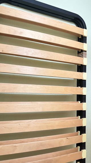 Somier 135cm con patas de madera