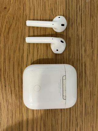 AirPods con Caja de Carga - Apple