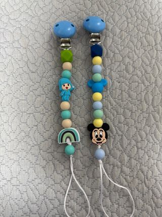 2 Chupeteros Bebé - Mickey & Pocoyó