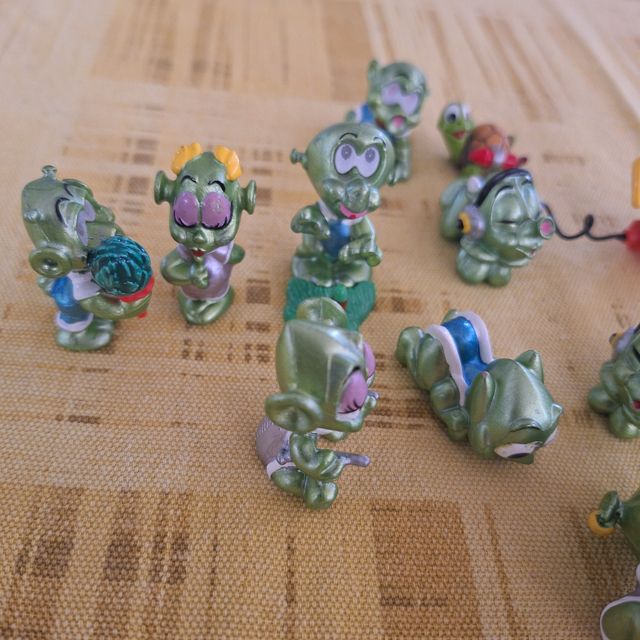 12 Sorpresine Kinder Stralunati