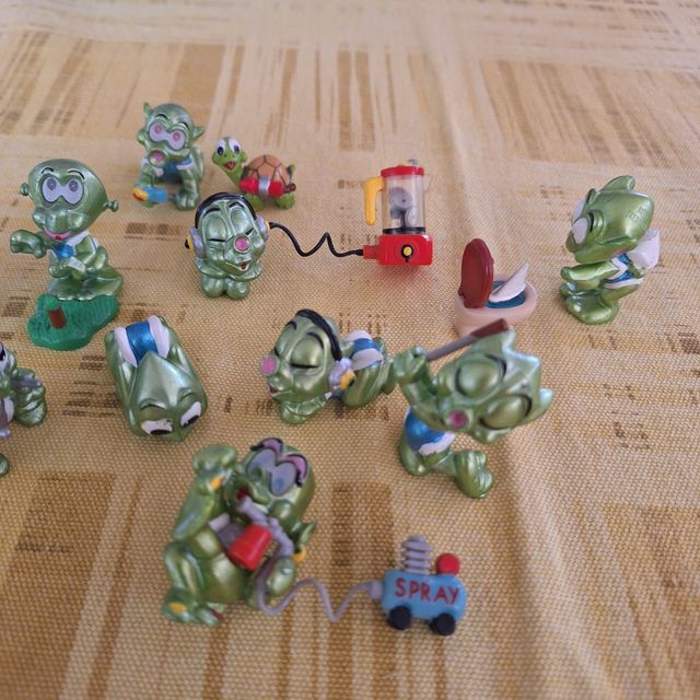 12 Sorpresine Kinder Stralunati