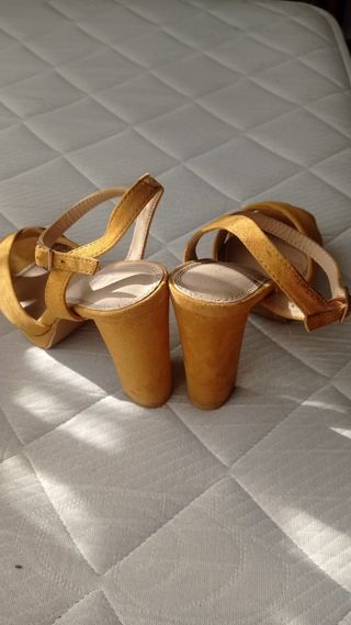 Sandalias MaryPaz color mostaza, talla 39