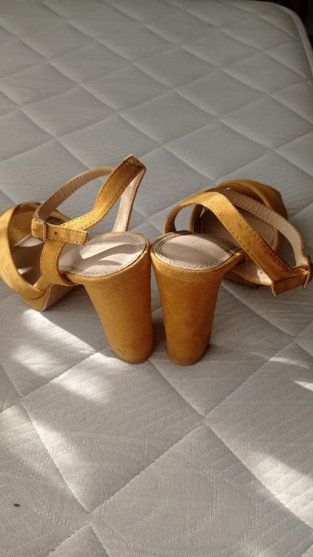 Sandalias MaryPaz color mostaza, talla 39