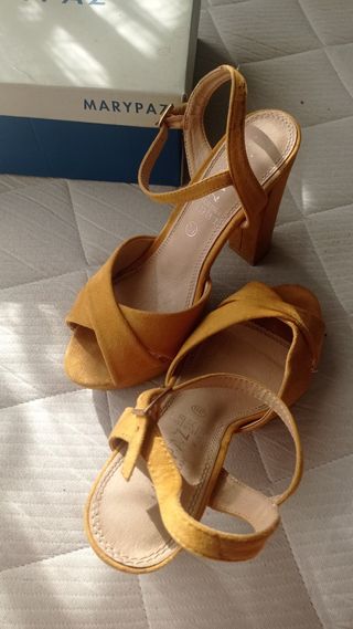 Sandalias MaryPaz color mostaza, talla 39