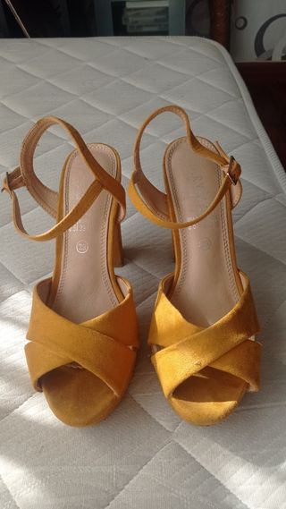 Sandalias MaryPaz color mostaza, talla 39