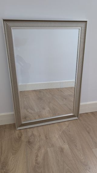 Espejo IKEA blanco y plateado