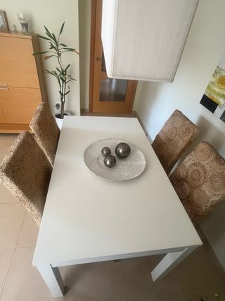 Mesa comedor + 4 sillas mimbre