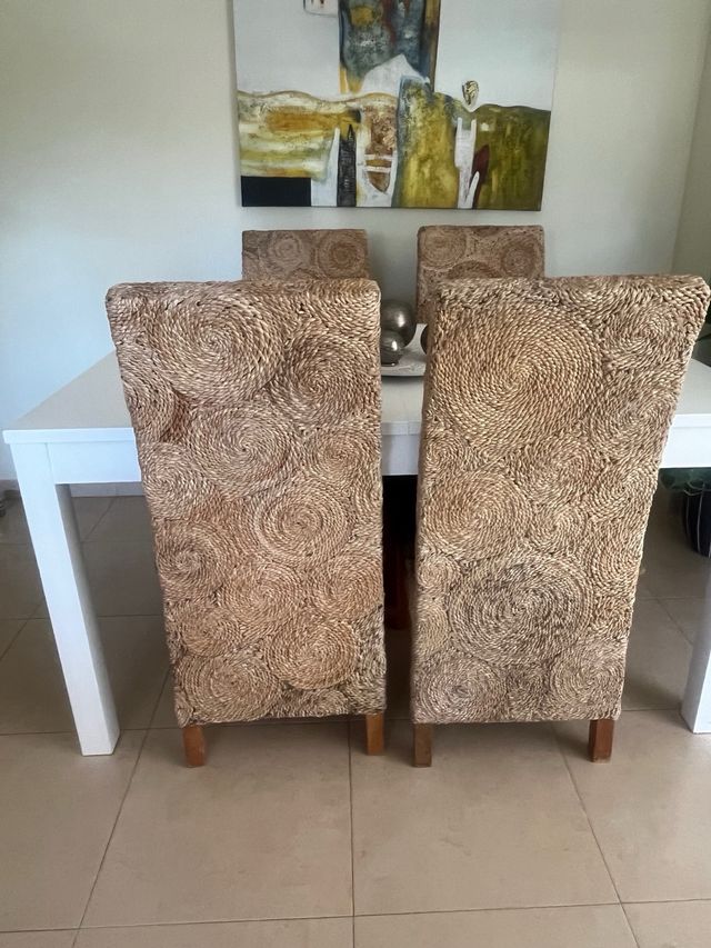 Mesa comedor + 4 sillas mimbre
