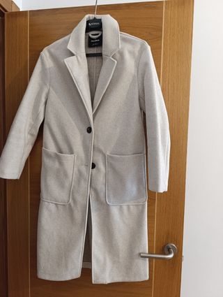 Chaquetón Pull&Bear beige talla XS pero equivale S