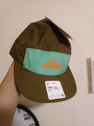Gorra Nike Trail Verde Oliva