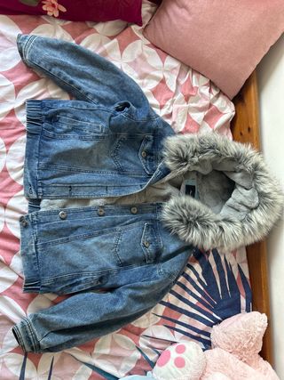 Chaqueta vaquera con capucha