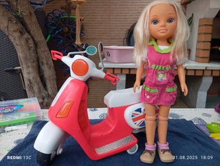Nancy y su moto rosa
