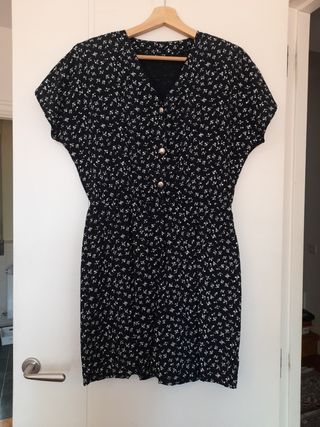 Precioso playsuit vintage negro con flores