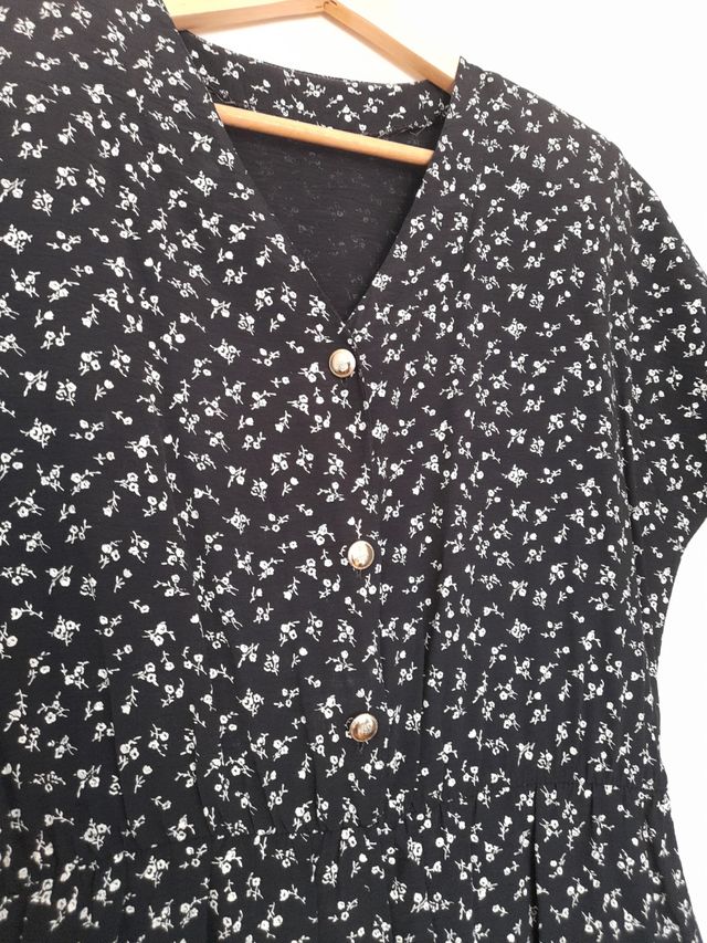 Precioso playsuit vintage negro con flores