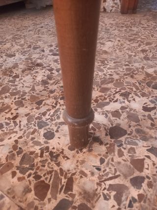 Mesa extensible redonda de madera maciza