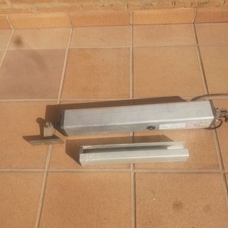Brazo hidráulico puerta garaje