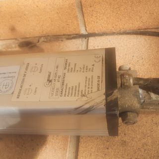 Brazo hidráulico puerta garaje