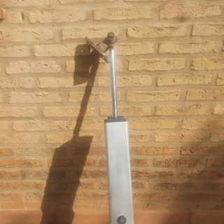 Brazo hidráulico puerta garaje