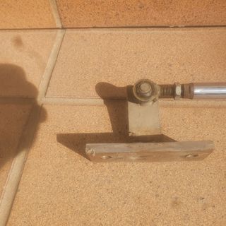 Brazo hidráulico puerta garaje