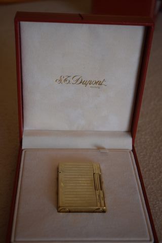 S.T. Dupont - Mechero bañado en oro