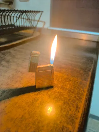 S.T. Dupont - Mechero bañado en oro