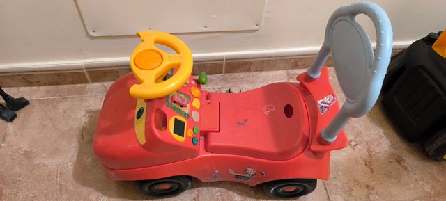 Correpasillos Molto, camión amarillo