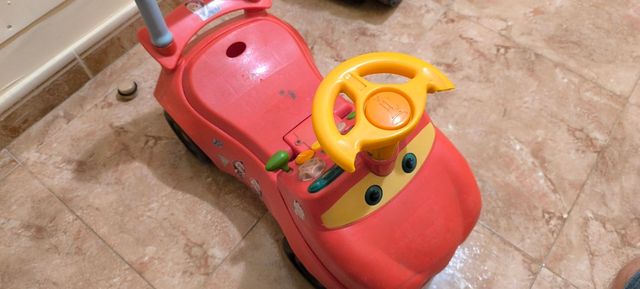 Correpasillos Molto, camión amarillo