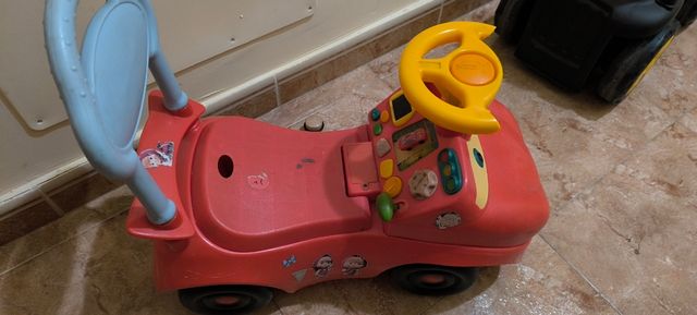 Correpasillos Molto, camión amarillo