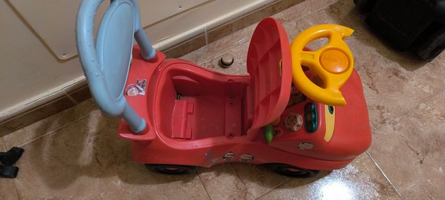 Correpasillos Molto, camión amarillo